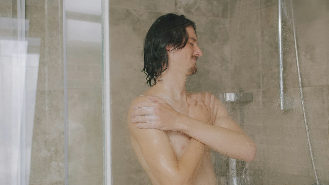 Weak Urine Stream in Men: What Causes It and How to Improve It Naturally